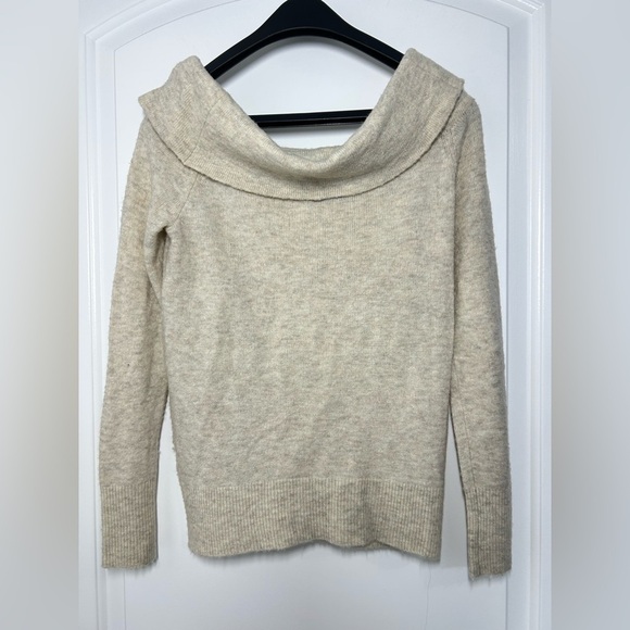 Abercrombie & Fitch Sweaters - Abercrombie & Fitch Cream Off The Shoulder Cream Sweater size XS 90s chic